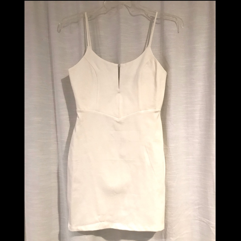 Lulu’s Ivory v-neck cut, sleeveless dress